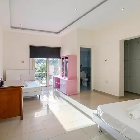 A Located In The Middle Of The Mountains .. Villa