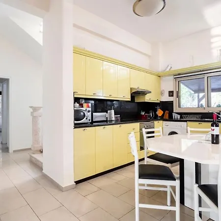 Villa A Located In The Middle Of The Mountains .. Trimitusa