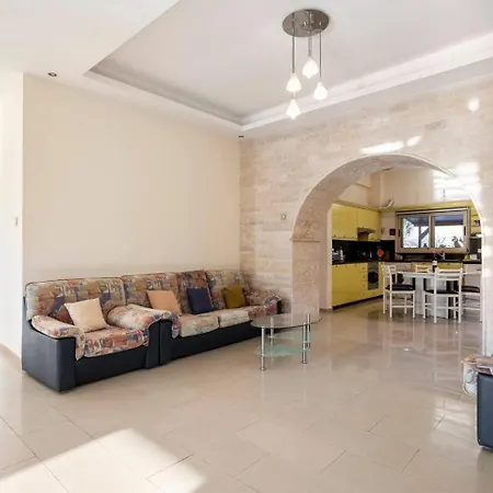 A Located In The Middle Of The Mountains .. Villa *