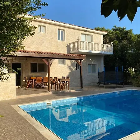 A Located In The Middle Of The Mountains .. Villa