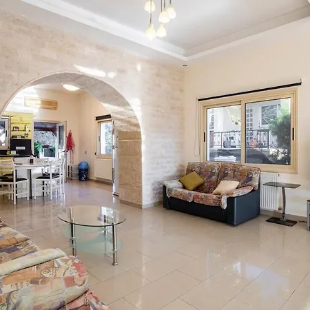 A Located In The Middle Of The Mountains .. * Τρεμιθούσα
